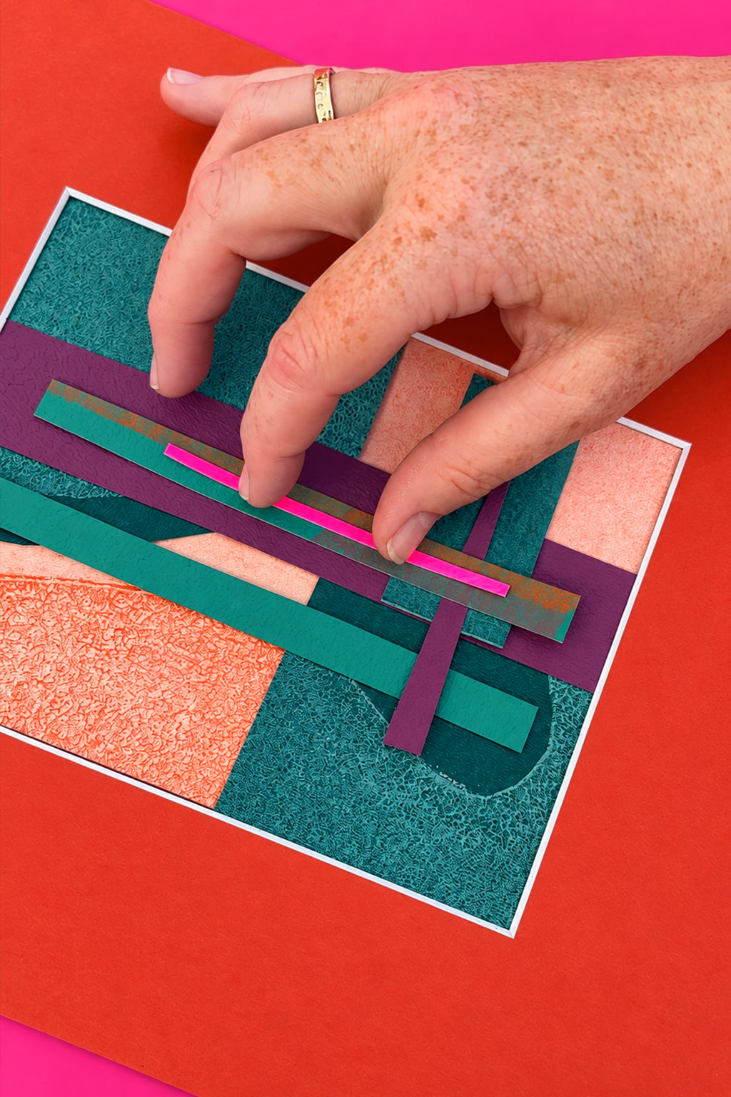 Colourful collage art workshop in Zeist near Utrecht with Marijn Vink, former co-founder of Enkel Art Studio, using hand-printed papers to create your own artwork.